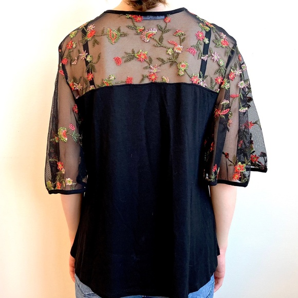 Kim and Cami Embroidered Mesh Bell Sleeve Black Jersey Top Medium - NWOT - Picture 5 of 6